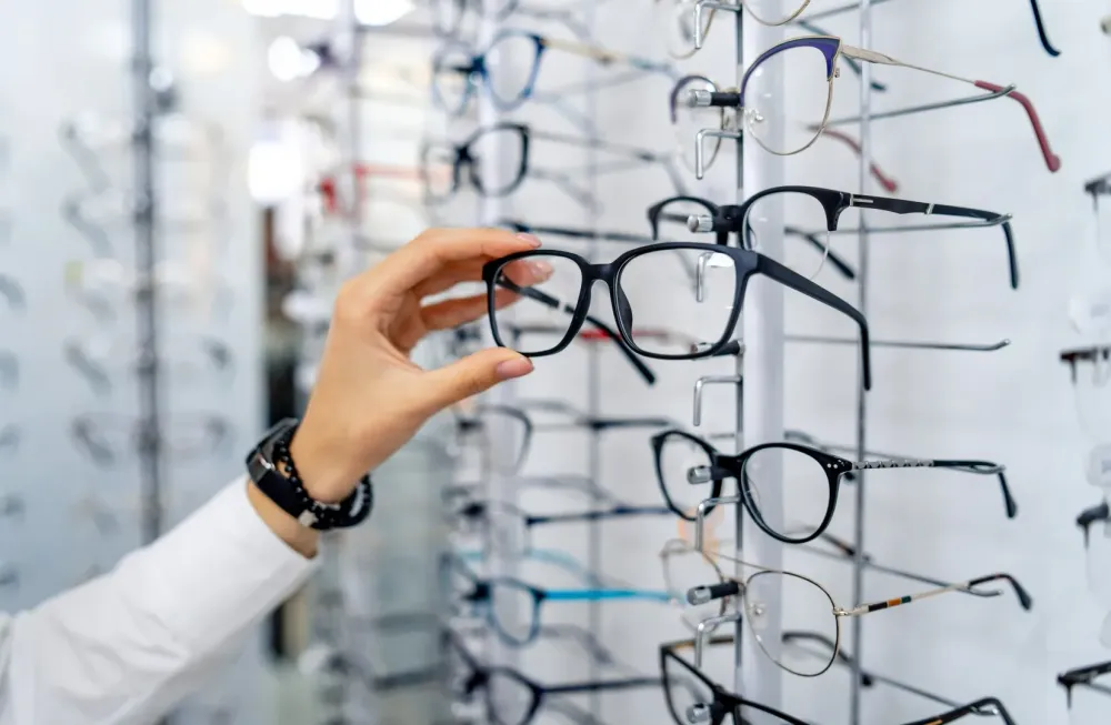 lunettes-main